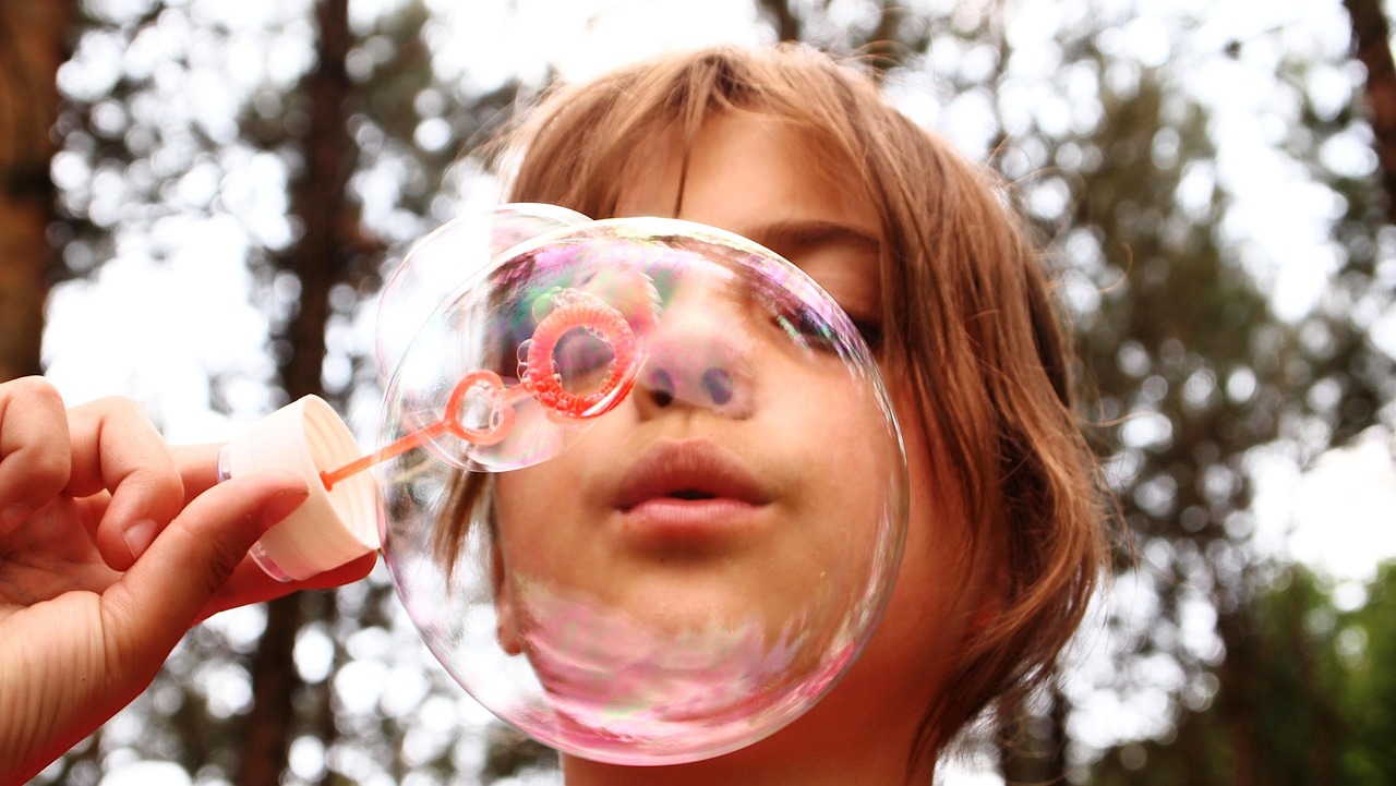 子供の口臭が気になる時、臭い玉の原因と対策は？