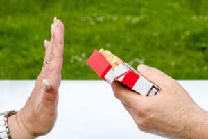 高校生が気をつけるべき口臭とタバコの関係は？